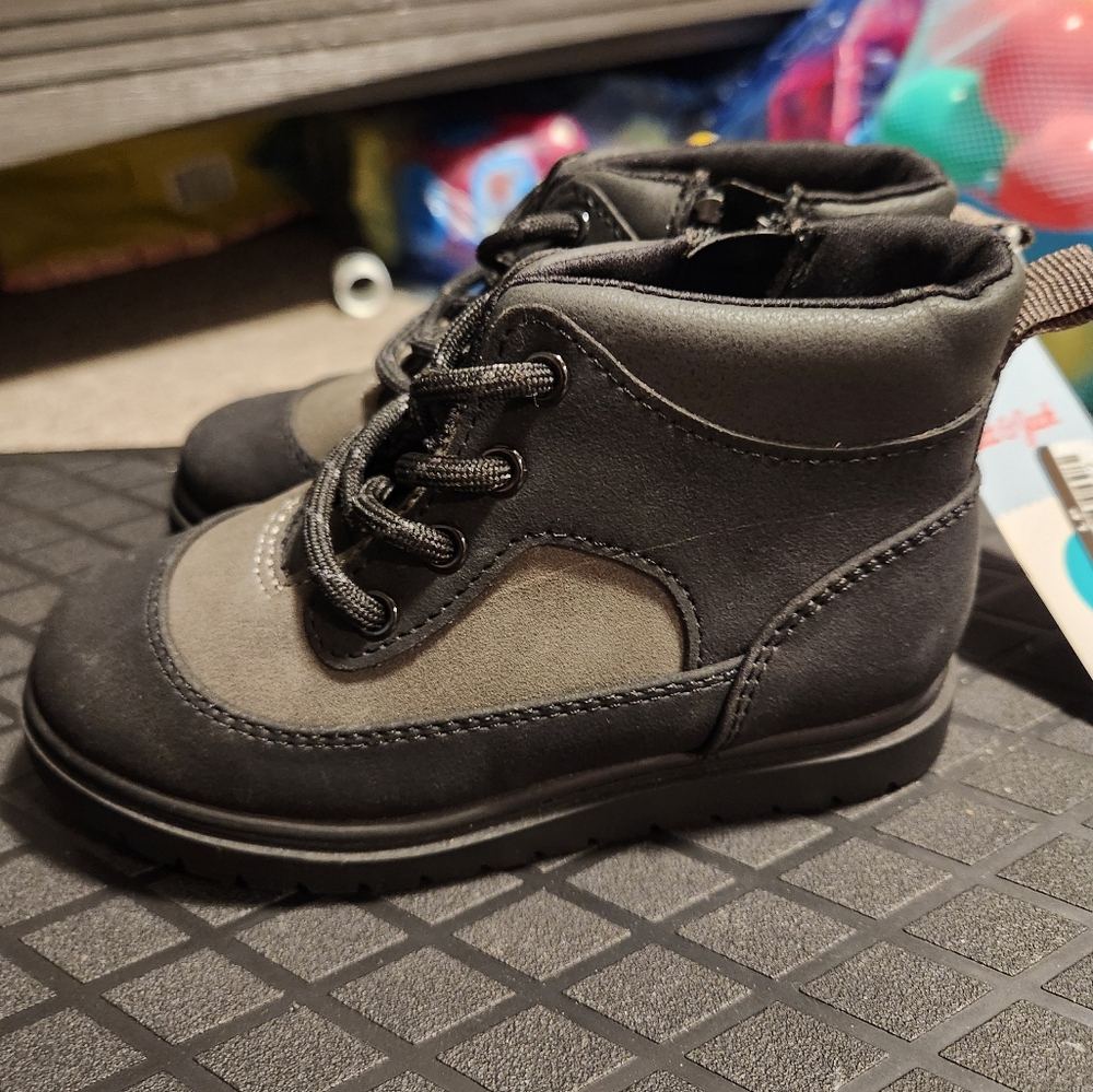 Cat & Jack Kids Black and Gray Boots